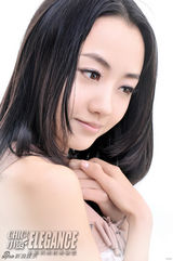 组图：杨蓉杂志写真突破自我秀性感