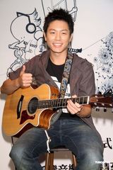 幻灯：韦礼安未发片气势惊人 受访难掩紧张生涩