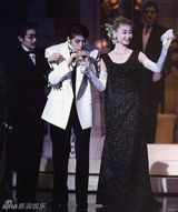 组图：天海佑希46岁生日 宝冢男角剧照大放送