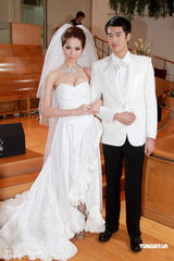 幻灯图：林莉穿婚纱拍广告秀身材 把林志玲当动力