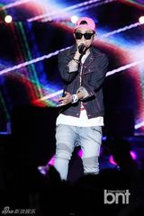 组图：朴宰范等参加HIPHOP音乐节引爆火热现场