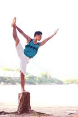 组图：白健恩自嘲裸照没人看 愿为慈善全裸上阵