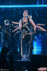 组图：罗志祥香港开唱 谭咏麟相挺当和事佬