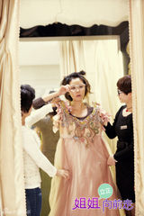 组图：《姐姐立正》曝林心如宅女造型