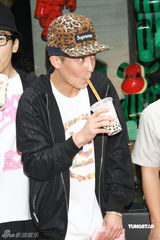 幻灯：陈冠希台北开店六月复出 称不知Lucas是谁