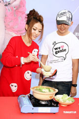 幻灯：卓文萱台北签唱 现煮姜母鸭慰劳歌迷