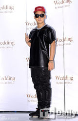 组图：JYJ有天在中与安七炫等贺白智英完婚