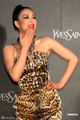 组图：钟丽缇台湾走秀 性感豹纹洋装搭配红唇