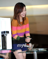 组图：少女时代参加慈善拍卖 筹善款帮单身妈妈