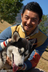 组图：涂松岩海量帅气私搭照多样造型