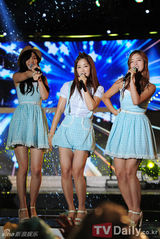 组图：FTIslandBEAST等参加2012和平演唱会