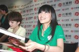 高清组图：快女十强北京签售 曾轶可变成熟