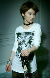 组图：谢楠写真绽放野性魅力 展现别样摇滚风情