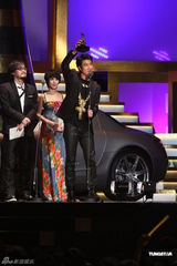 组图：周杰伦赞蔡依林漂亮 王力宏罗志祥助阵颁奖礼