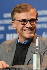 组图：柏林电影节众评委合影 梁朝伟微笑现身