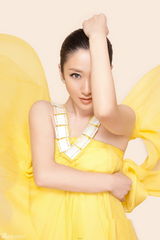 组图：刘思彤性感黄裙典雅写真 悠扬大气彰显高贵