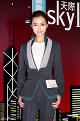 组图：乐基儿黑裙亮相高贵迷人 避谈与黎明造人计划