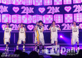 组图：f(x)《冠军秀》唱新歌 EXO夺冠搞怪