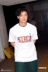 组图：香港演艺界为赈灾录歌 郑秀文已探访灾区