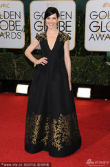 组图：金球奖女星红毯 沃特森露背亚当斯八字奶