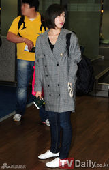 组图：T-ara赴日巡演休闲装亮相机场