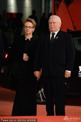 组图：《瓦文萨》首映 波兰前总统携夫人助阵