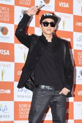 高清组图：f(x)SHINee等闪耀首尔歌谣大奖红毯