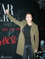 组图：邓超亮相时尚活动 释放迷人微笑