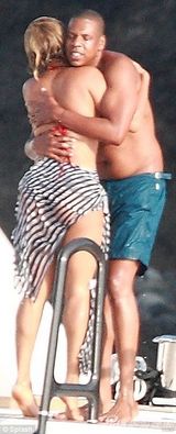 组图：碧昂斯游艇庆32岁生日 与老公跳水high翻