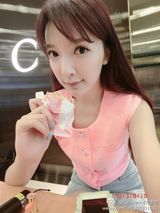 组图：王励勤主播女友微博晒美艳靓照