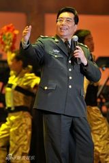 幻灯图集：老中青三代歌手齐聚六十年金曲盛典