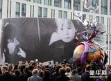组图：各地歌迷纪念约翰-列侬诞辰70周年