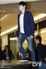 组图：宋康昊等答谢《观相》观众 李钟硕缺席