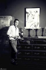 组图：杜淳拍黑白光影大片 化身非主流文艺青年