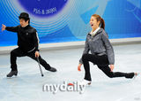 组图：韩星孙谭菲录制SBS台节目 秀花样滑冰风采