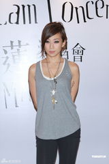 组图：林忆莲红馆个唱落幕 感谢歌迷一路陪伴