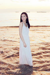 组图：黄圣依优雅纯美登封面 美景佳人美不胜收