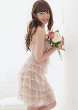 组图：小嶋阳菜性感写真显妩媚 展现玲珑曲线