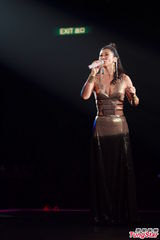 组图：叶倩文一家三口合唱 林青霞素颜到场欣赏