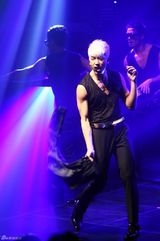 高清组图：2PM祐荣个人专辑发布会大秀腹肌