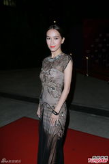 组图：傅嘉莉自曝遇陌生男跟踪减少夜晚外出