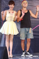 组图：丁当发片牵红线求姻缘 自曝曾被前男友劈腿