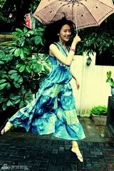 组图：童瑶素颜长裙写真 尽享慢生活的娴静舒适