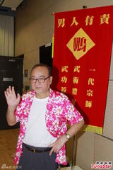 组图：萧芳芳探班詹瑞文卢海鹏 挑战大尺度