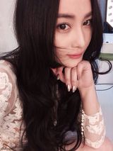 组图：张馨予发美照长发遮脸 网友大呼女神