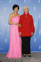 幻灯图集：《团圆》登场 王全安携卢燕莫小棋亮相