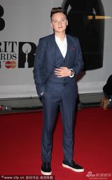 组图：英人气男星Conor Maynard走红毯表情搞怪