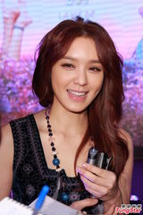 组图：官恩娜换男友转香水 陈嘉桓新片演援交女