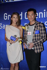 组图：谢婷婷与古天乐出席活动 曝谢贤老花打错电话