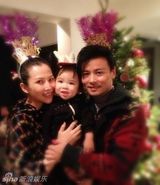 组图：明星圣诞怪招取乐 吴秀波兰花指王宝强噙奶嘴